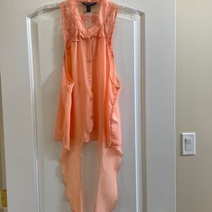 Cute orange coloured armless shirt in size L